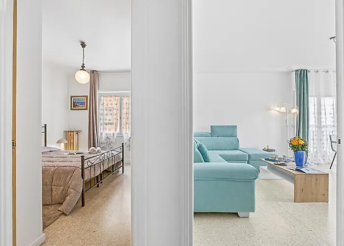 Apartment On The Sea - Happy