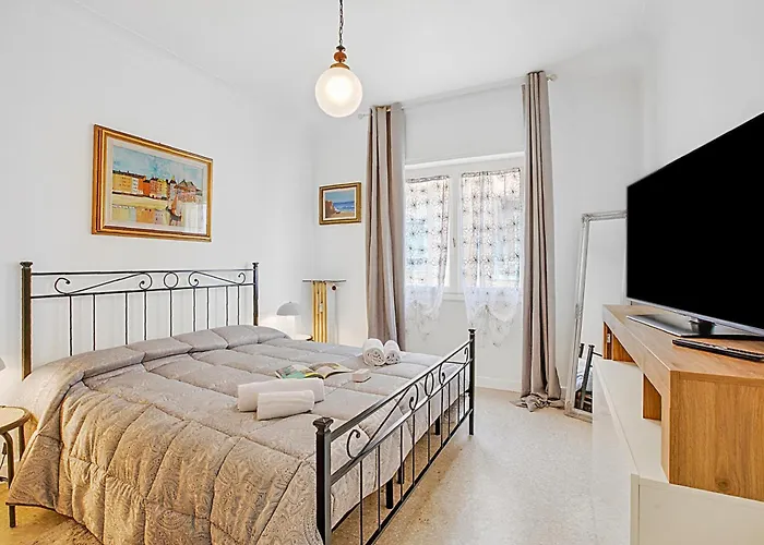 Apartment On The Sea - Happy